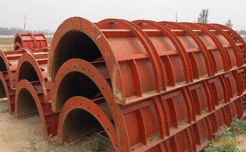 鋼模板生產廠：墻體組合大鋼模板如何安裝與拆除？